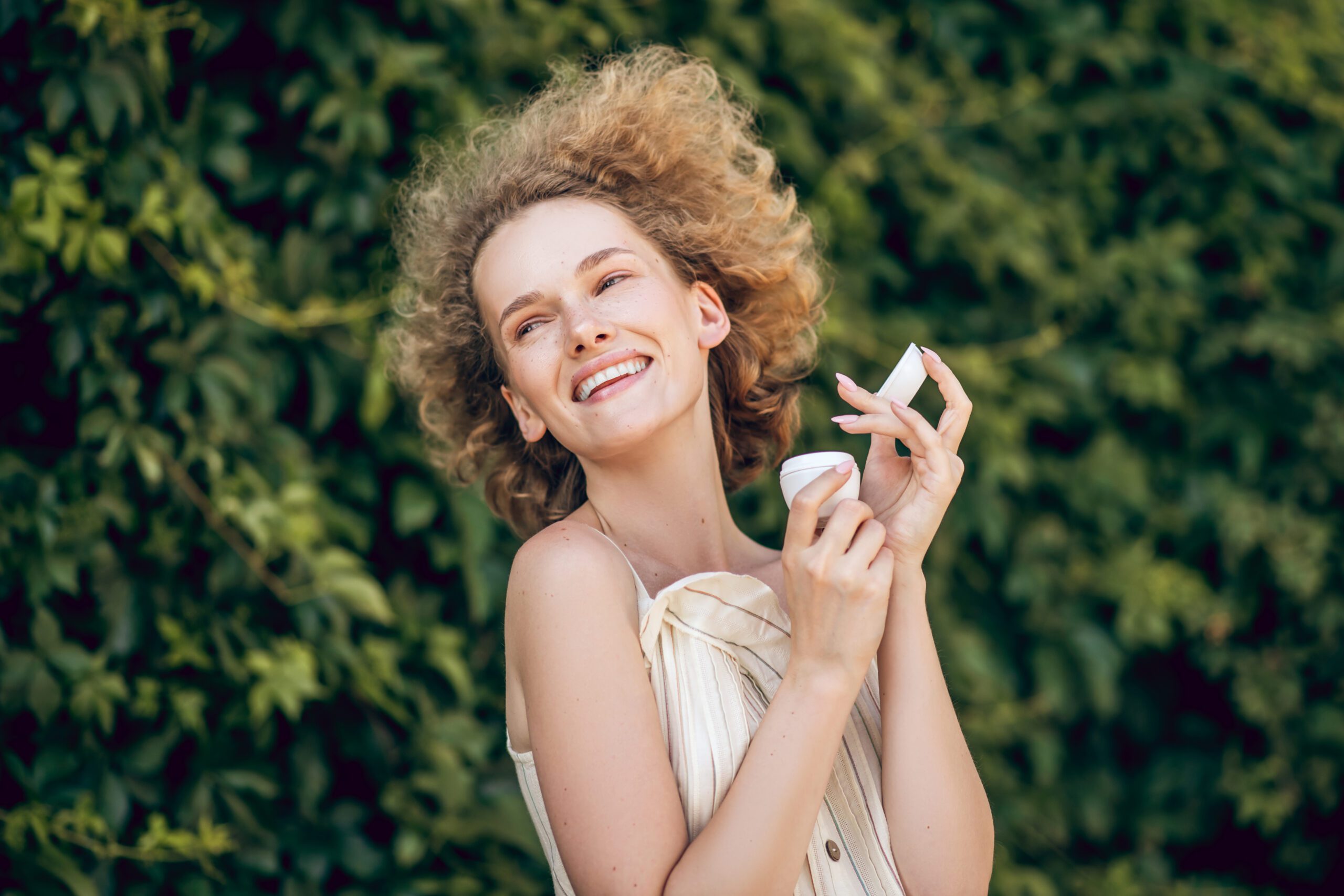 Impacto Ambiental dos Cosméticos: Como a Florus Contribui para um Mundo mais Verde