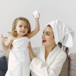 Cosméticos infantis para uma linha de cuidados capilares voltada às crianças