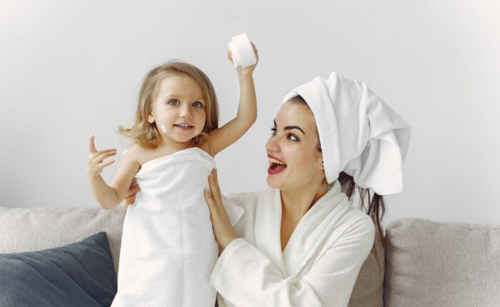 Cosméticos infantis para uma linha de cuidados capilares voltada às crianças